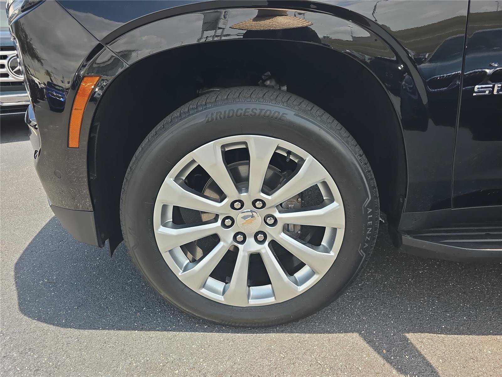 Used 2025 Chevrolet Suburban Premier AWD/4WD image 7