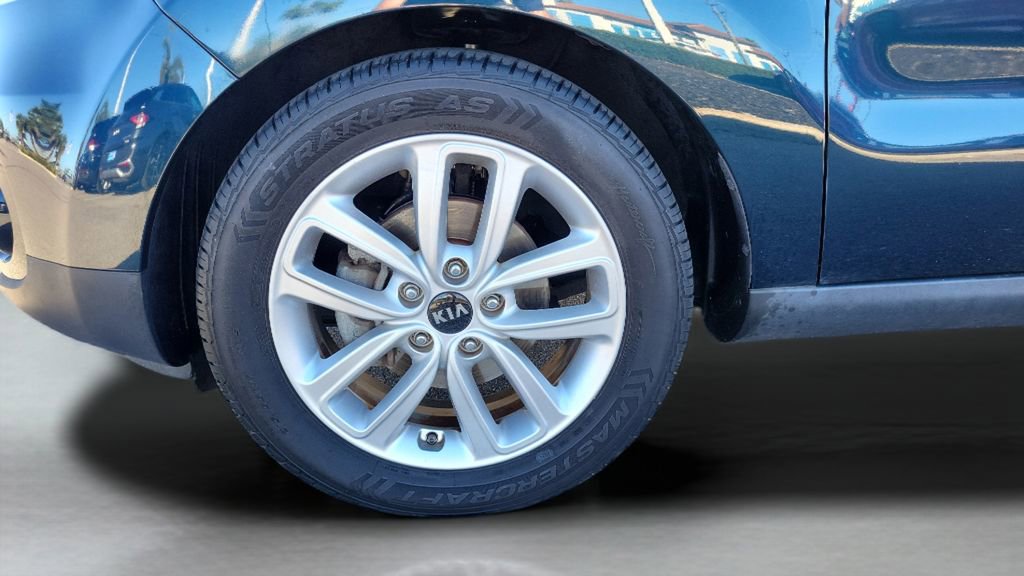 Used 2019 Kia Soul + image 10