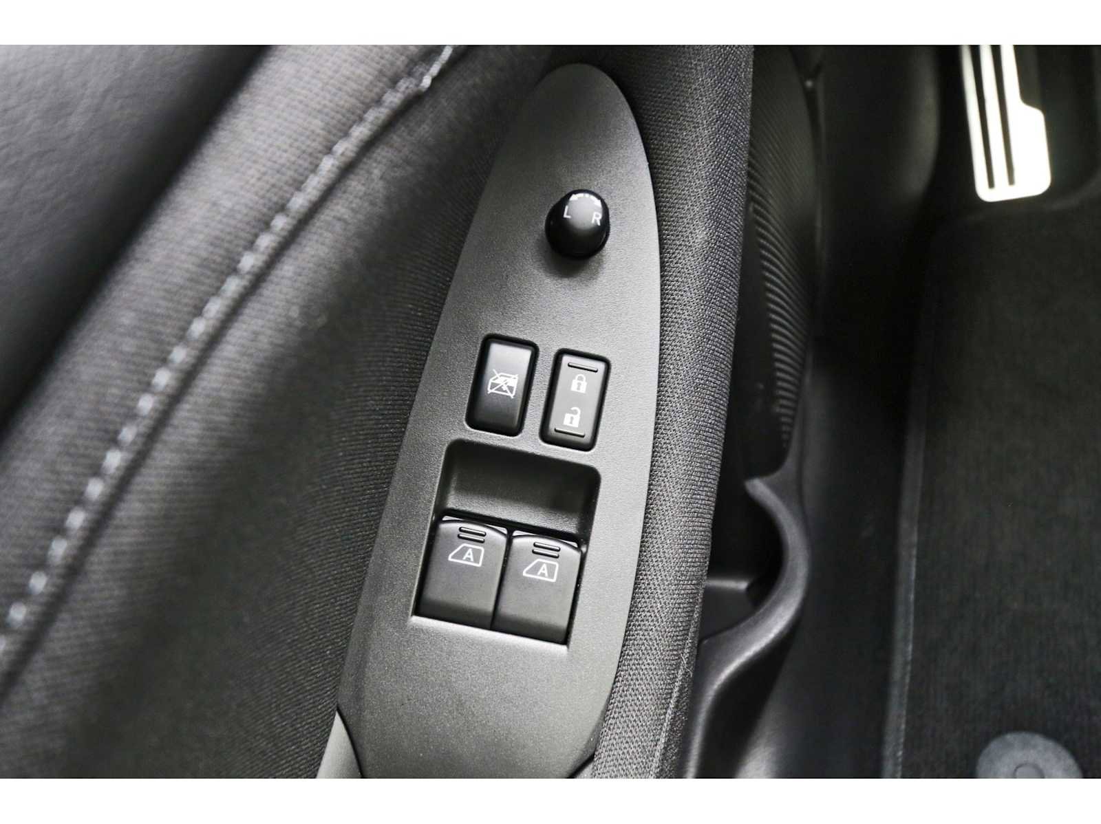 Used 2025 Nissan Z Sport w/ Floor Mat Package image 13