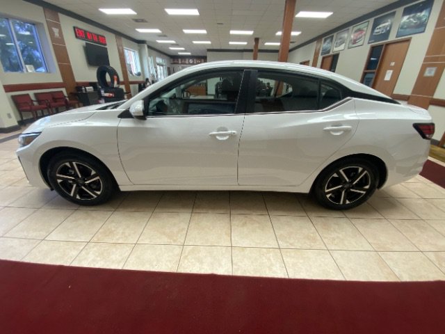 Used 2025 Nissan Sentra SV FWD image 2