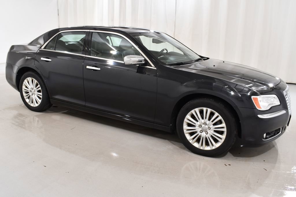 Used 2014 Chrysler 300 C w/ Harman/Kardon Audio Group AWD/4WD image 5