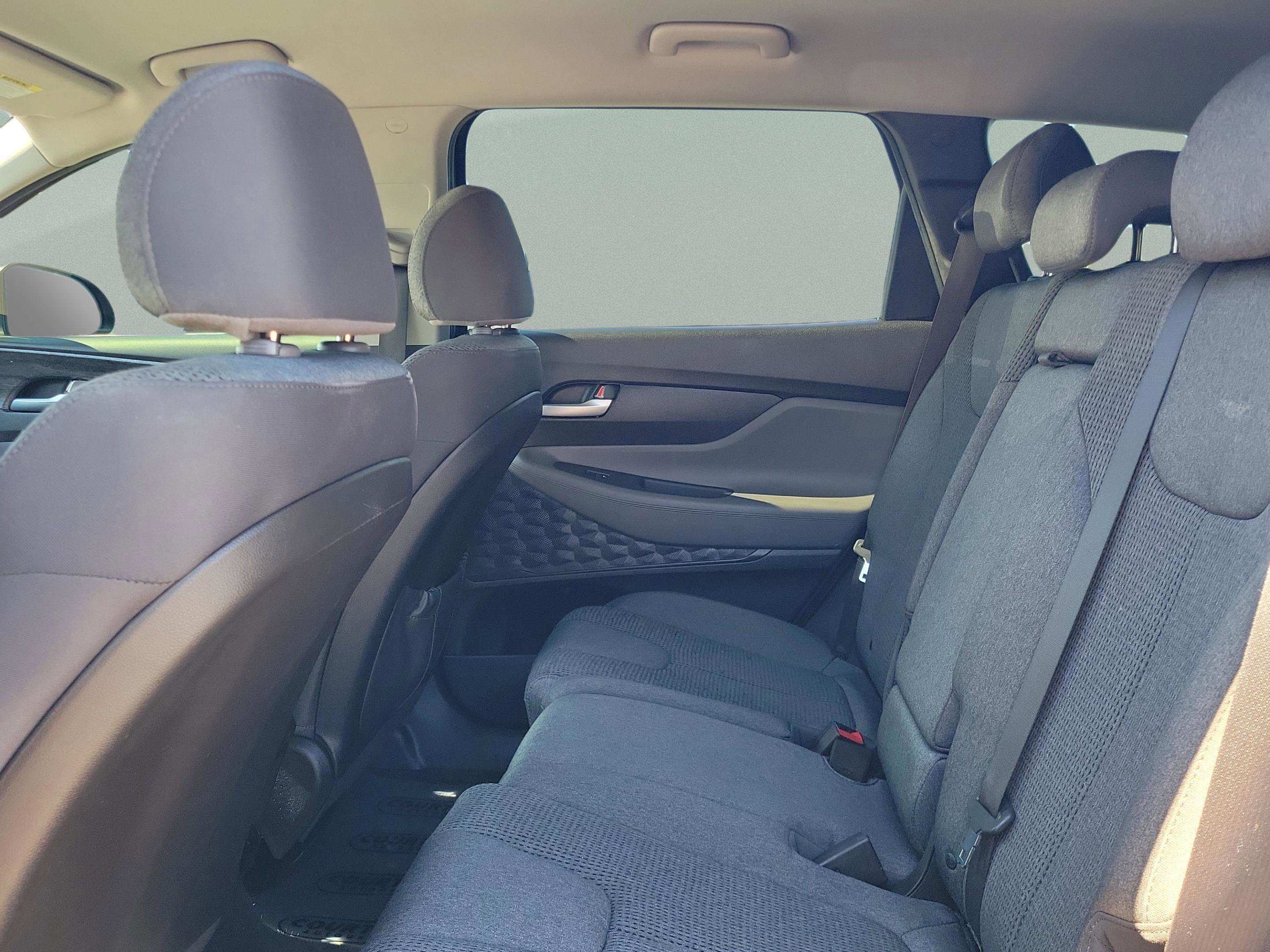 Used 2019 Hyundai Santa Fe SE image 11