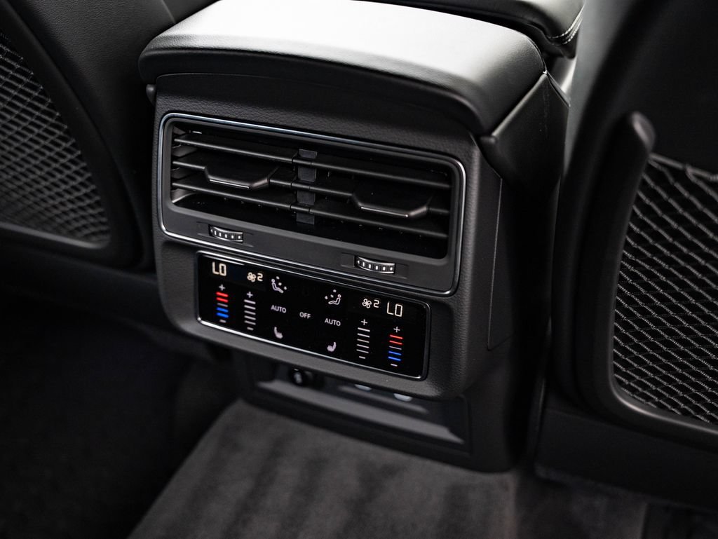 New 2026 Audi SQ8 Prestige AWD/4WD image 37