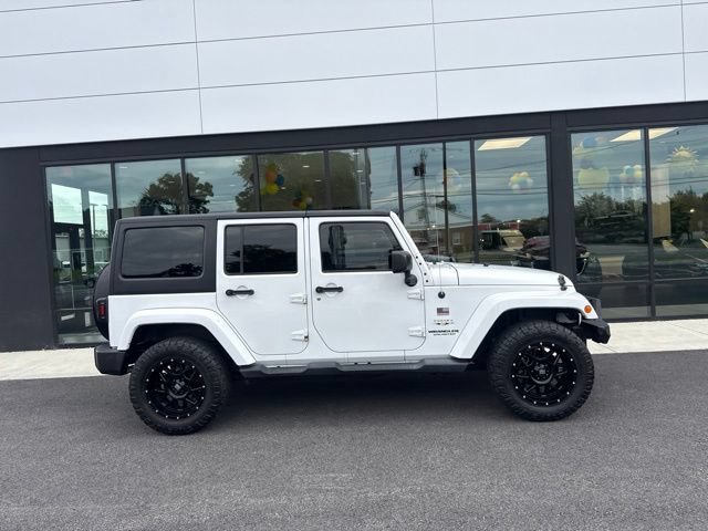 Used 2017 Jeep Wrangler Unlimited Sahara w/ Connectivity Group AWD/4WD image 2