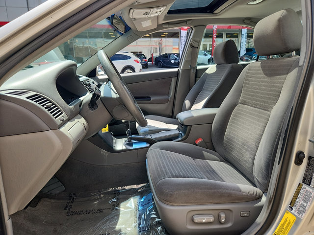 Used 2005 Toyota Camry XLE FWD image 16