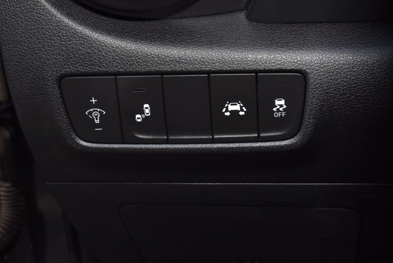 Used 2020 Hyundai Kona Limited AWD/4WD image 30