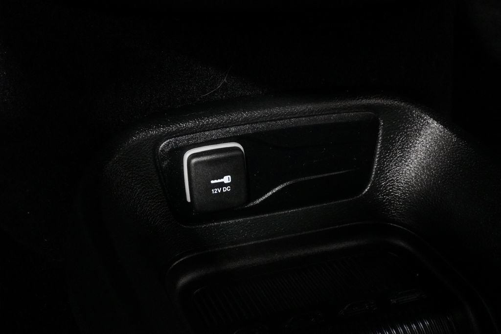 Used 2025 Chrysler Pacifica Select image 23