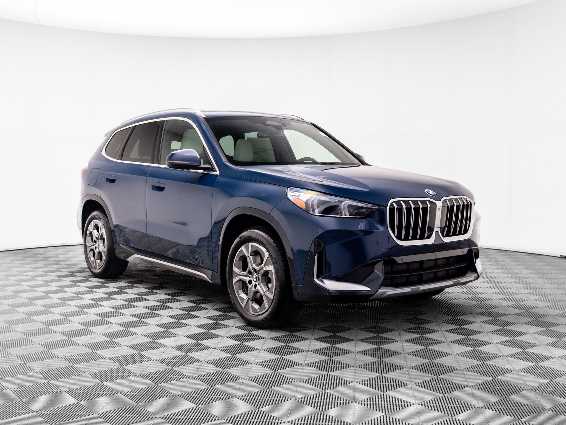 New 2026 BMW X1 xDrive28i AWD/4WD image 8