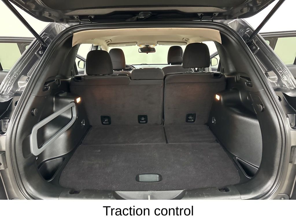 Used 2017 Jeep Cherokee Latitude w/ Cold Weather Group image 27