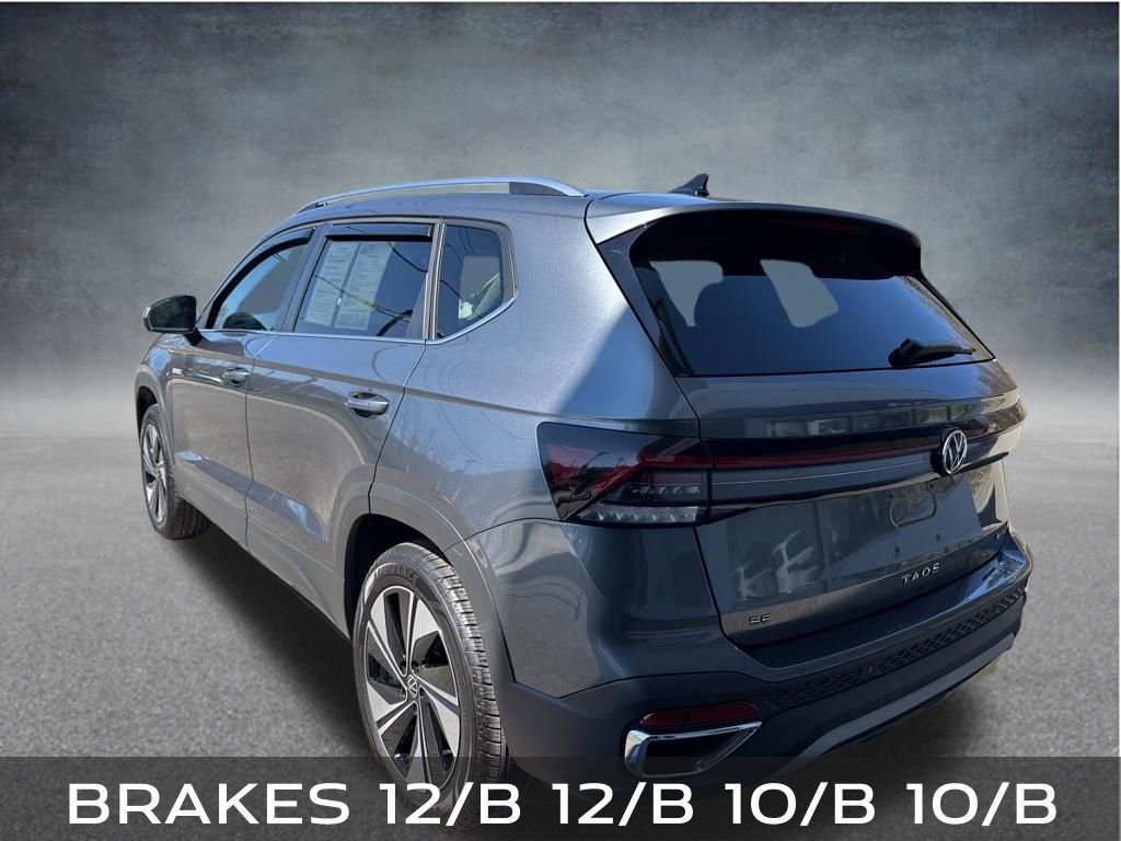 Used 2025 Volkswagen Taos SE AWD/4WD image 3