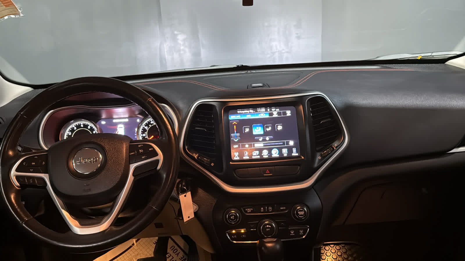 Used 2015 Jeep Cherokee Trailhawk w/ Leather Interior Group AWD/4WD image 26