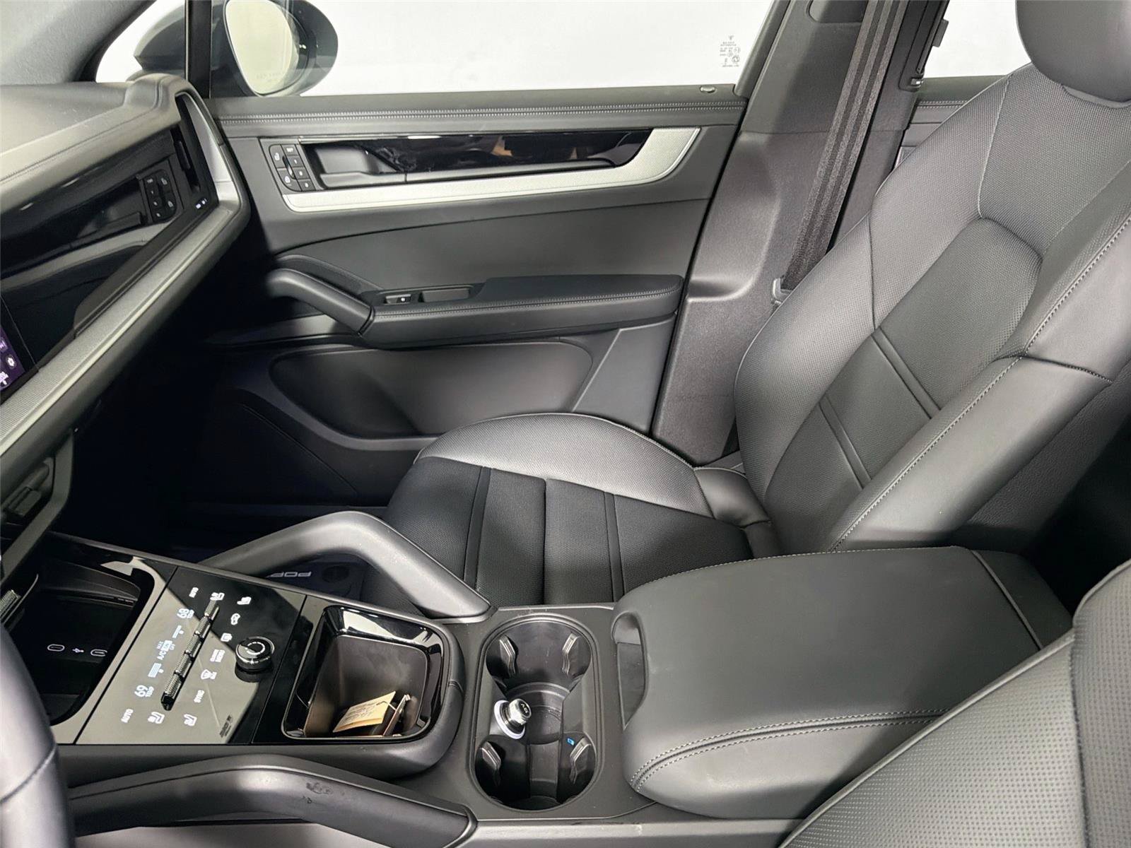 Certified 2026 Porsche Cayenne AWD/4WD image 29