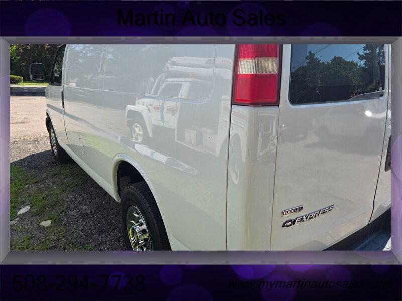 Used 2010 Chevrolet Express 2500 RWD image 4