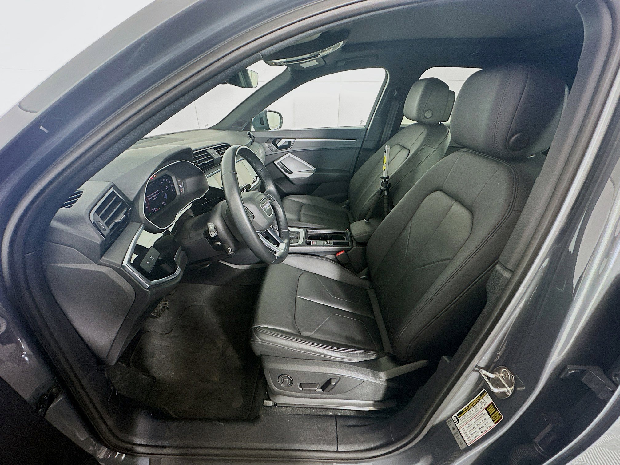 Used 2023 Audi Q3 2.0T Premium w/ Convenience Package image 13