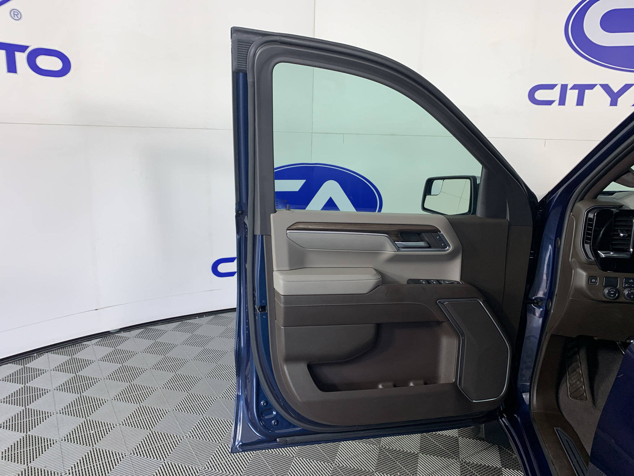 Used 2023 Chevrolet Silverado 1500 LT RWD image 12