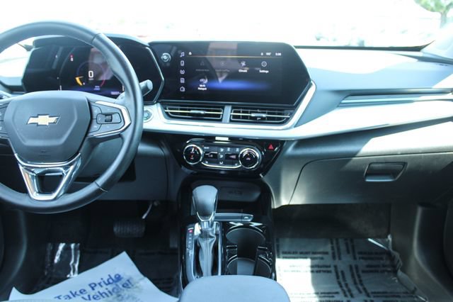 Used 2024 Chevrolet Trax LT w/ Driver Confidence Package FWD image 17