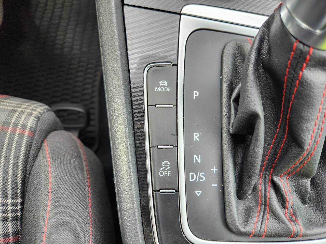 Used 2016 Volkswagen GTI S FWD image 24