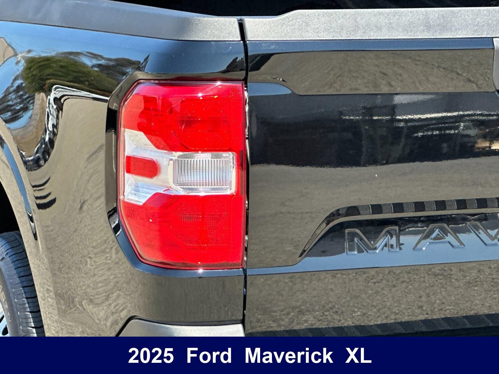 Used 2025 Ford Maverick XL FWD image 37