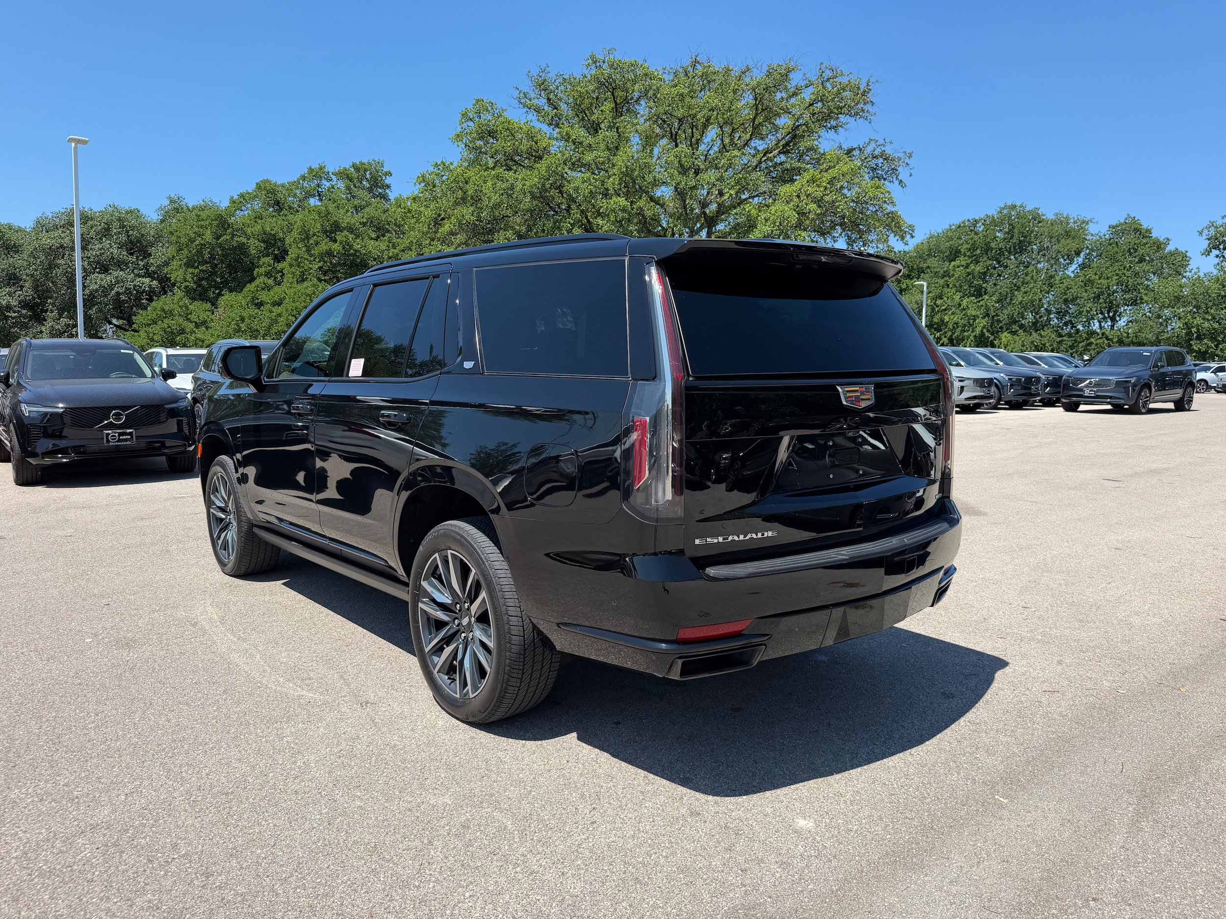 Used 2024 Cadillac Escalade Sport Platinum AWD/4WD image 4