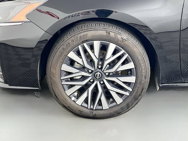 Used 2025 Nissan Altima 2.5 SV FWD image 25