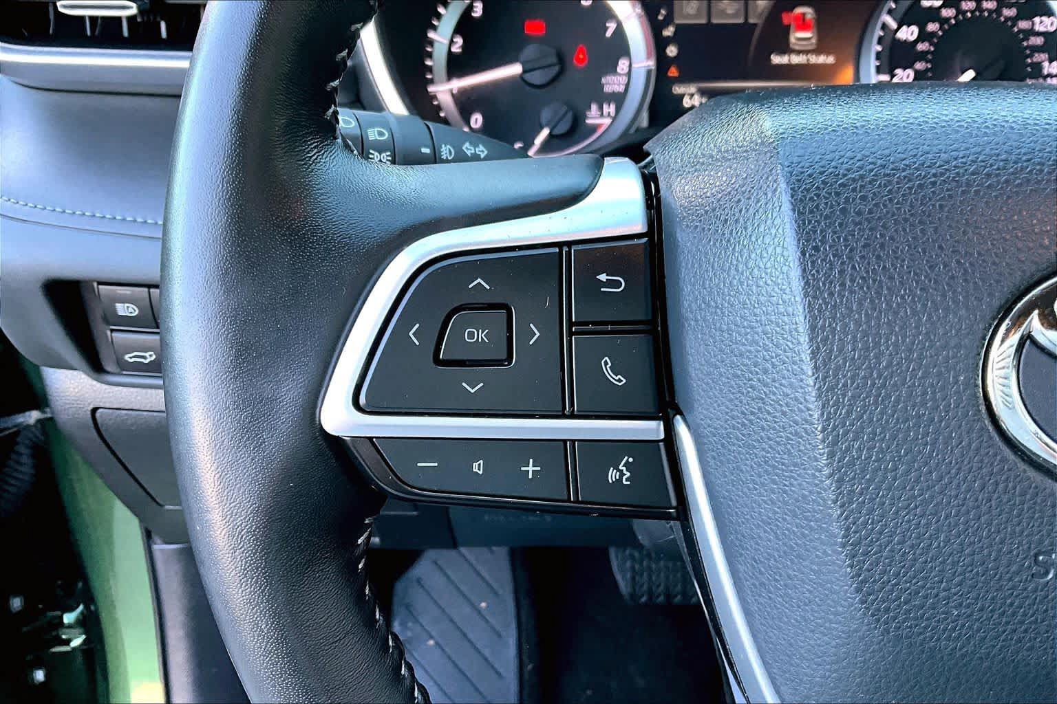 Used 2023 Toyota Highlander XLE AWD/4WD image 23