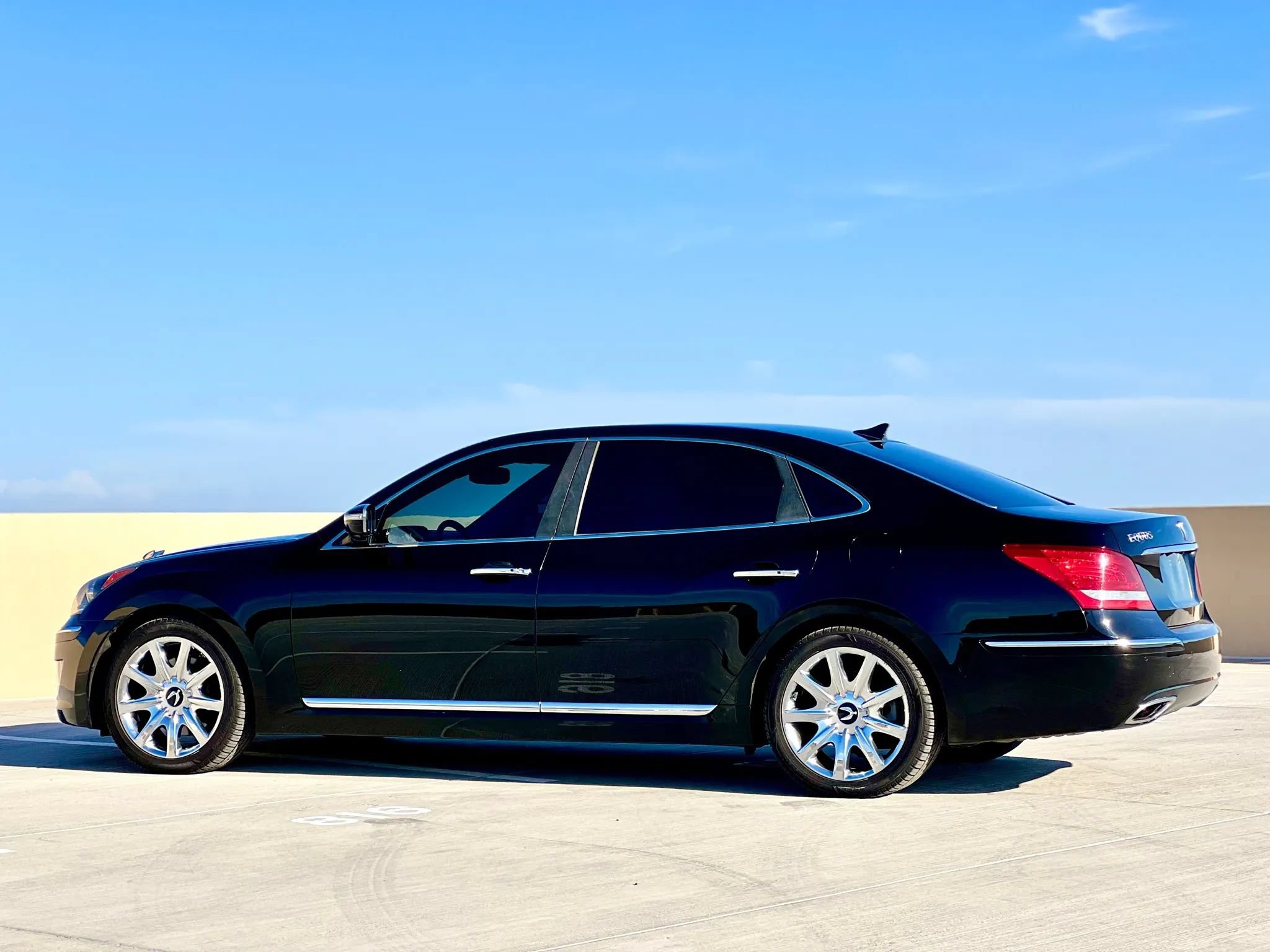 Used 2011 Hyundai Equus Signature RWD image 8