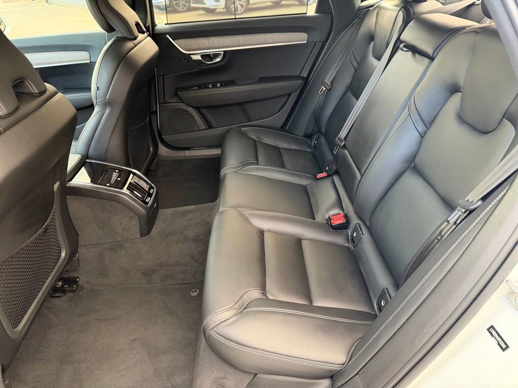 Used 2023 Volvo S90 B6 Ultimate image 13
