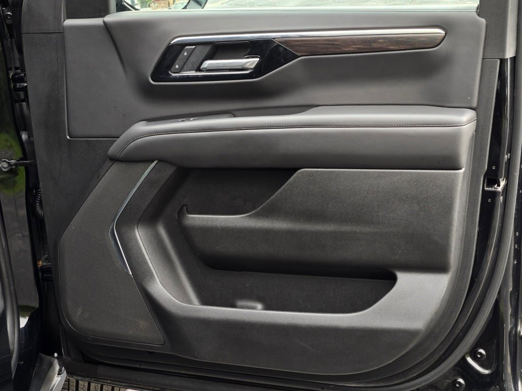 Certified 2025 Chevrolet Tahoe LT AWD/4WD image 6