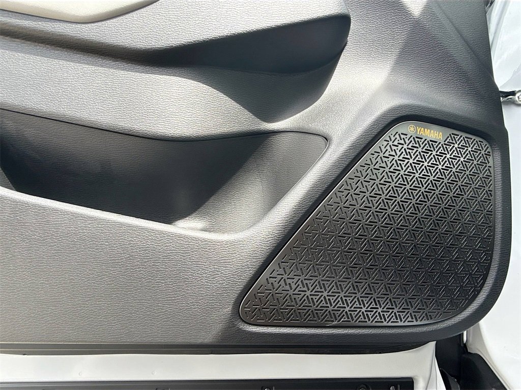 New 2025 Mitsubishi Outlander SE image 19