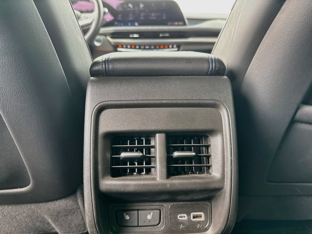 Used 2025 Cadillac XT4 Sport w/ LPO, Onyx Lite Package FWD image 23