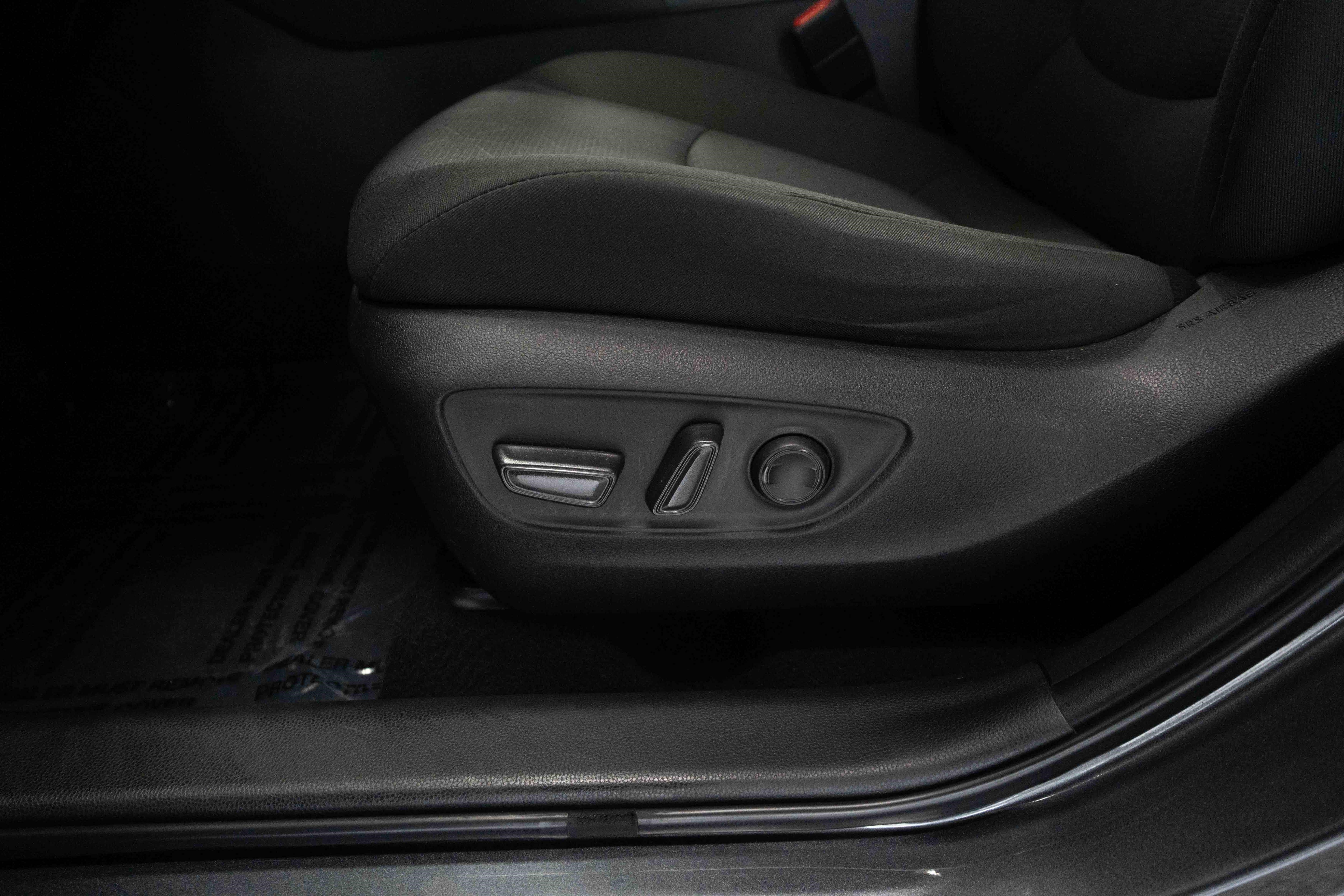 Used 2022 Toyota RAV4 XLE w/ Convenience Package AWD/4WD image 12