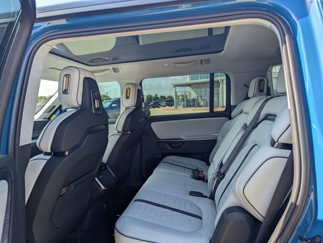 Used 2025 Rivian R1S Adventure AWD/4WD image 13