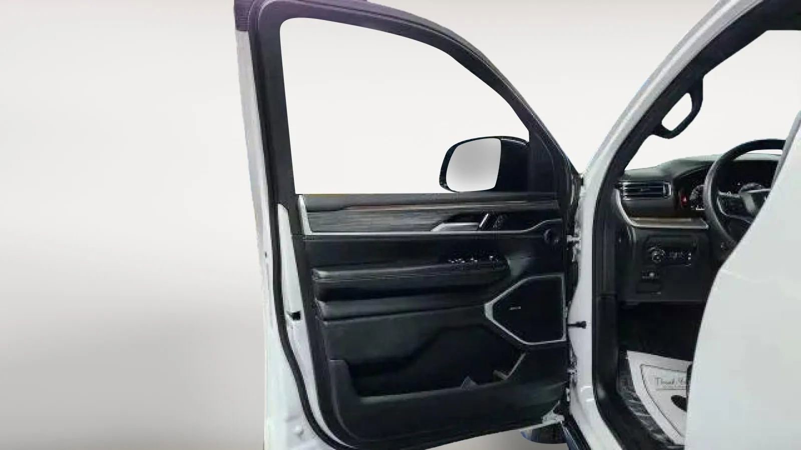 Used 2023 Jeep Wagoneer L Series II image 5