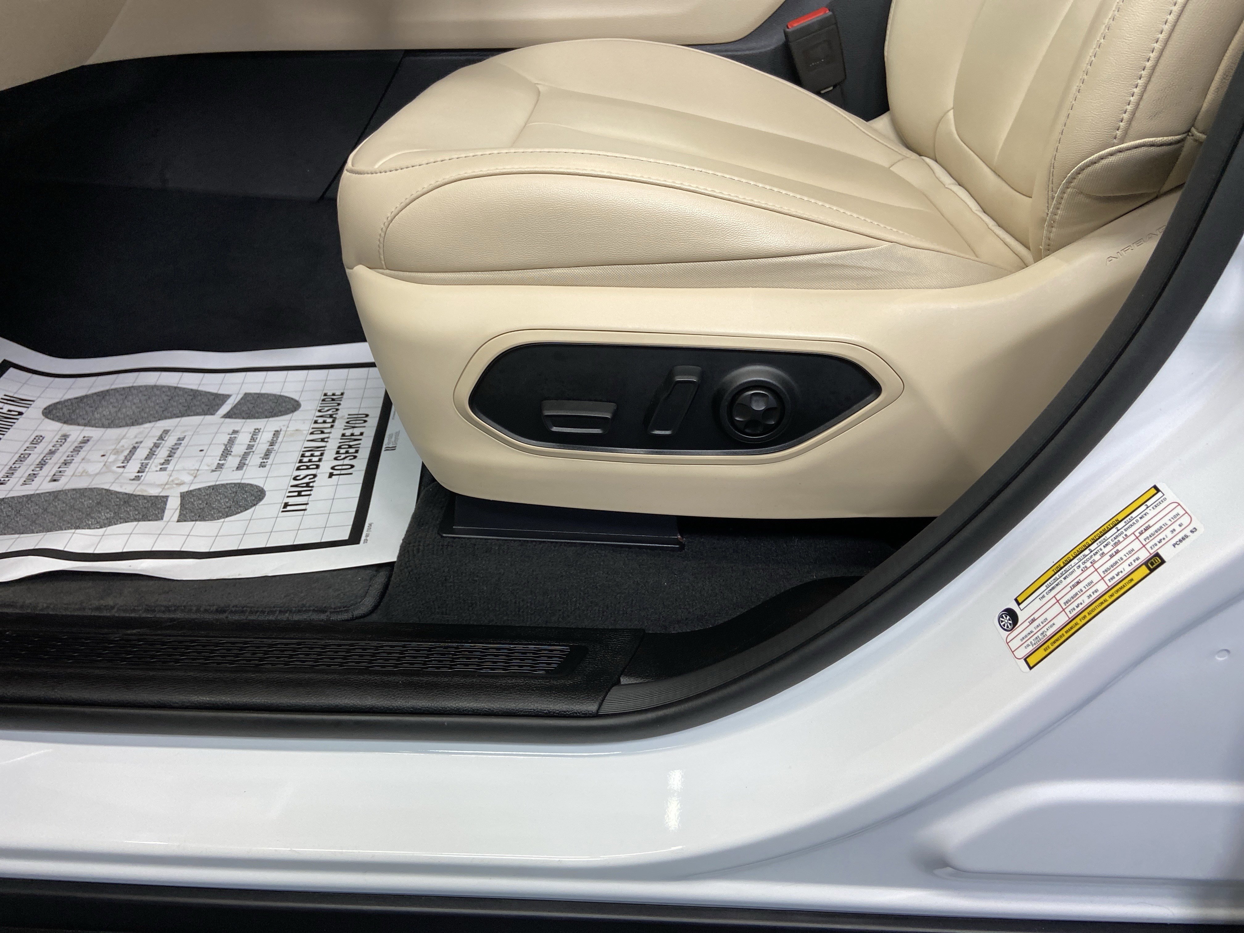 Used 2023 Jeep Grand Cherokee 4WD 4xe image 13