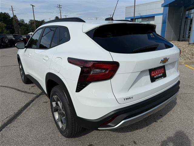 New 2025 Chevrolet Trax LT w/ Driver Confidence Package image 4