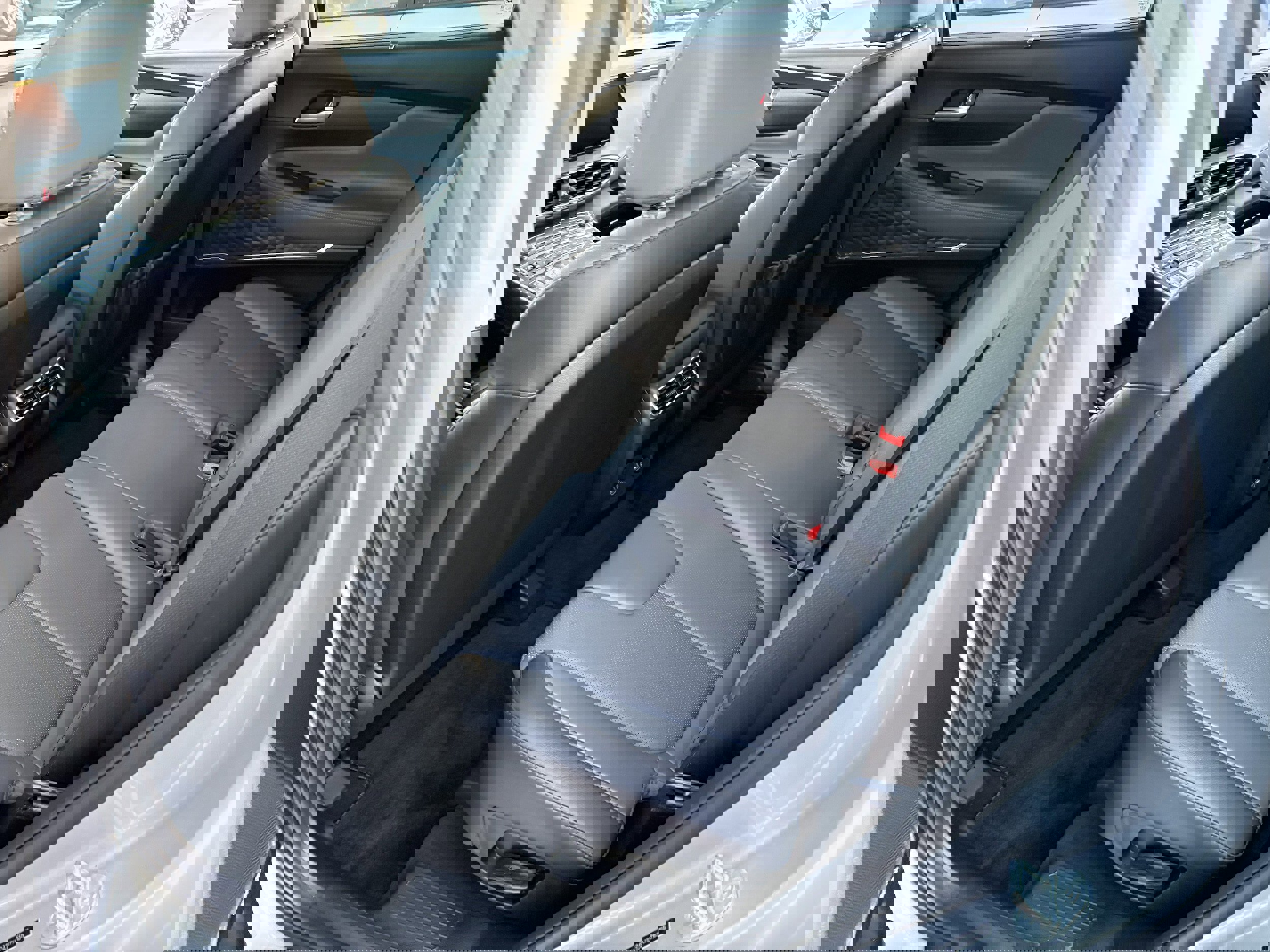 Used 2023 Hyundai Santa Fe SEL w/ Premium Package image 7