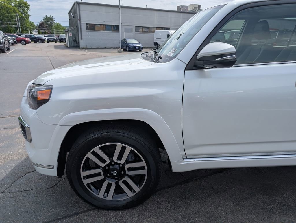 Used 2024 Toyota 4Runner Limited AWD/4WD image 2