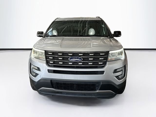 Used 2017 Ford Explorer XLT AWD/4WD image 4