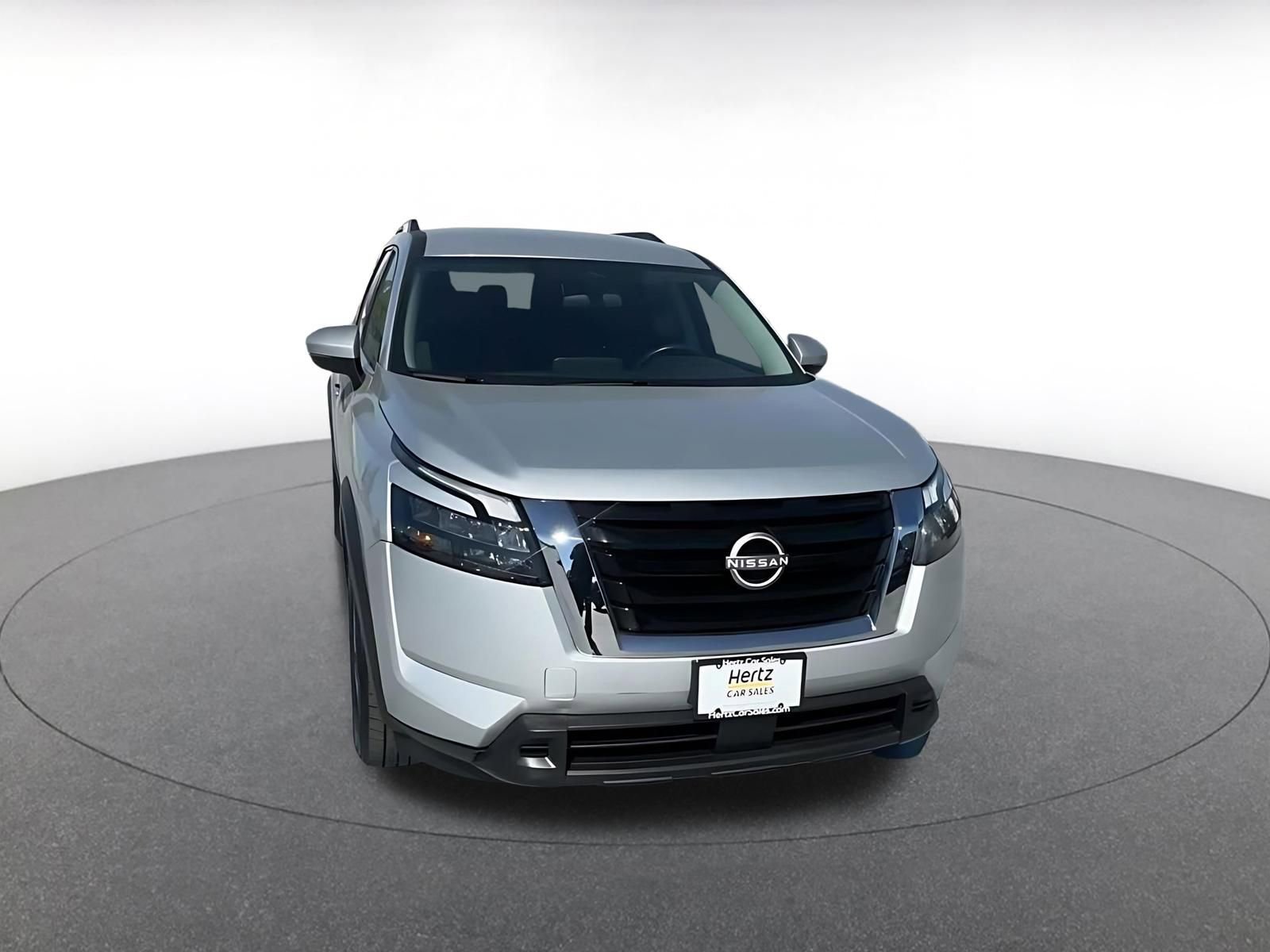 Used 2025 Nissan Pathfinder SV AWD/4WD image 4