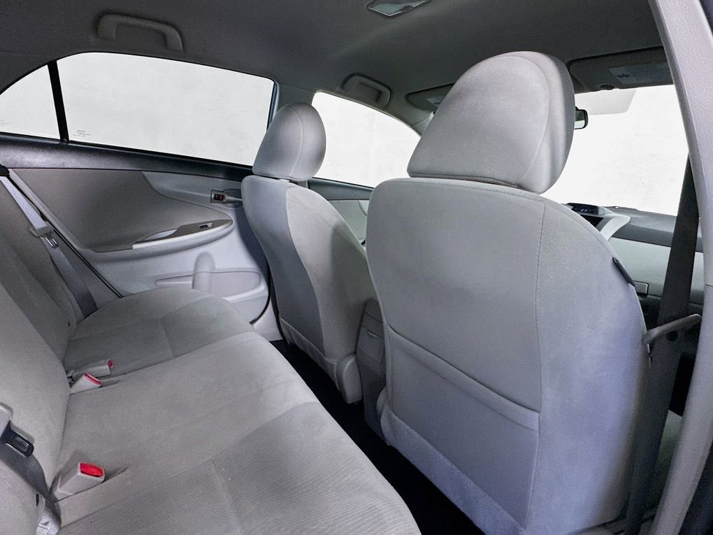 Used 2013 Toyota Corolla LE image 30