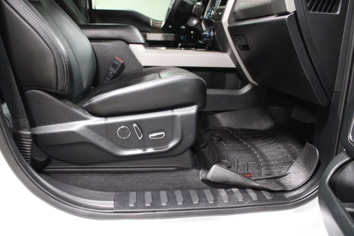 Used 2019 Ford F250 Lariat w/ Chrome Package image 24