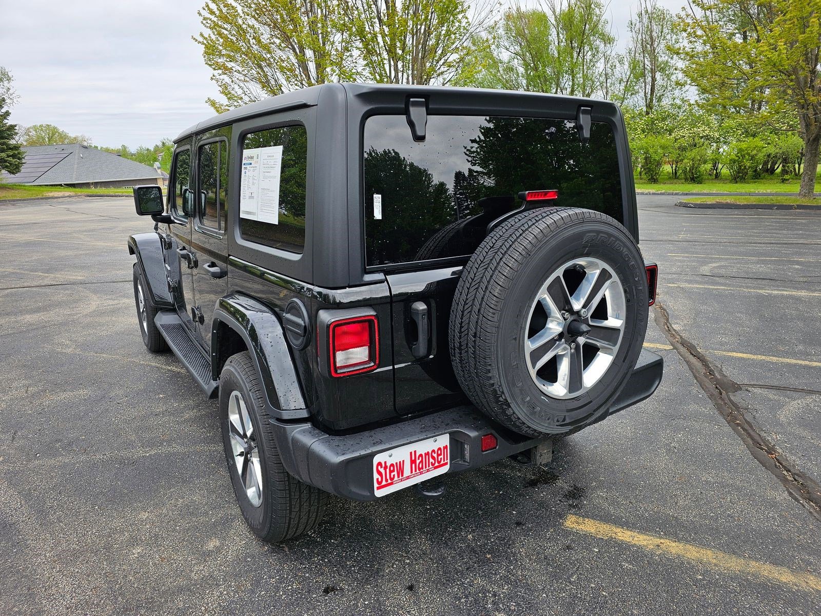Used 2023 Jeep Wrangler Unlimited Sahara w/ Cold Weather Group AWD/4WD image 3