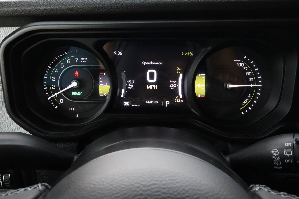Used 2025 Jeep Wrangler Willys AWD/4WD image 32