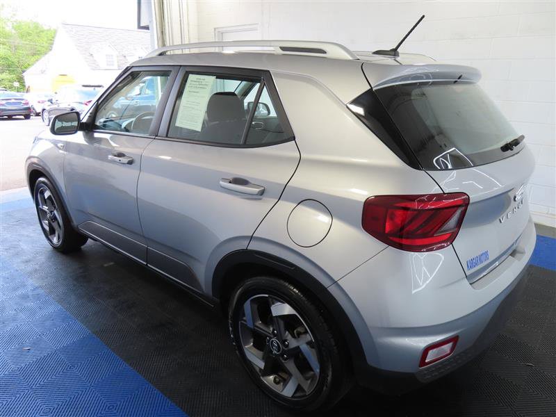Used 2025 Hyundai Venue SEL FWD image 10