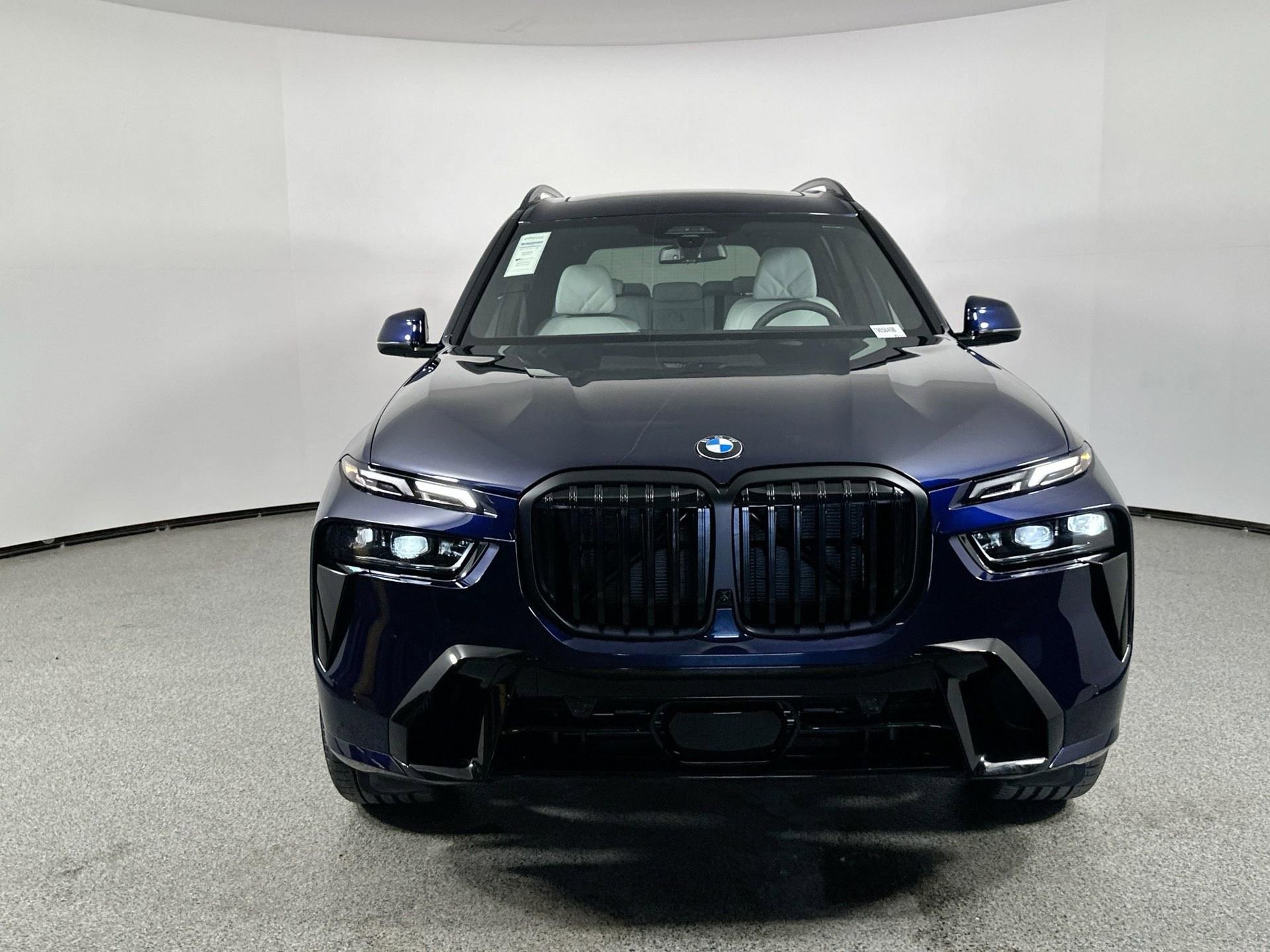 Used 2026 BMW X7 xDrive40i w/ M Sport Package image 3