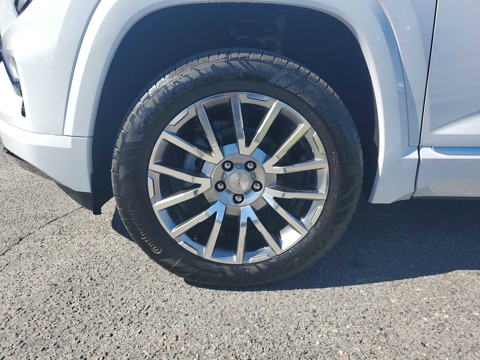 New 2026 GMC Terrain Denali w/ LPO, Black Badging Package image 34