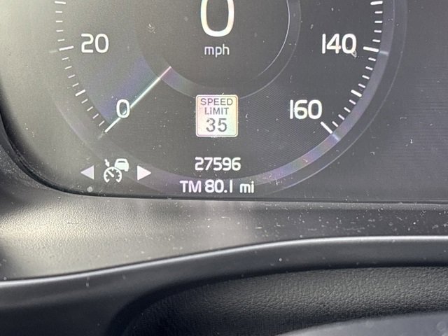 Used 2019 Volvo XC40 T5 Momentum image 10