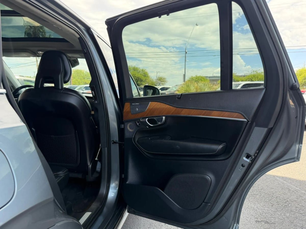Used 2017 Volvo XC90 T8 Inscription w/ Luxury Package AWD/4WD image 37