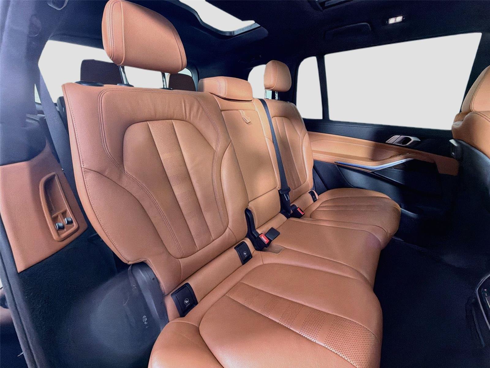 Used 2021 BMW X7 xDrive40i w/ M Sport Package AWD/4WD image 27