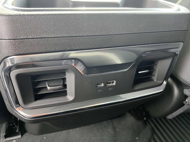 Used 2025 GMC Sierra 1500 Elevation image 13